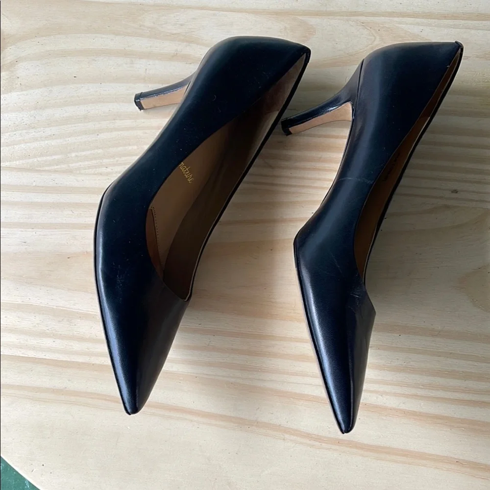 Trotters Black Heels Classic Pointed-Toe Pumps - Picture 13 of 16